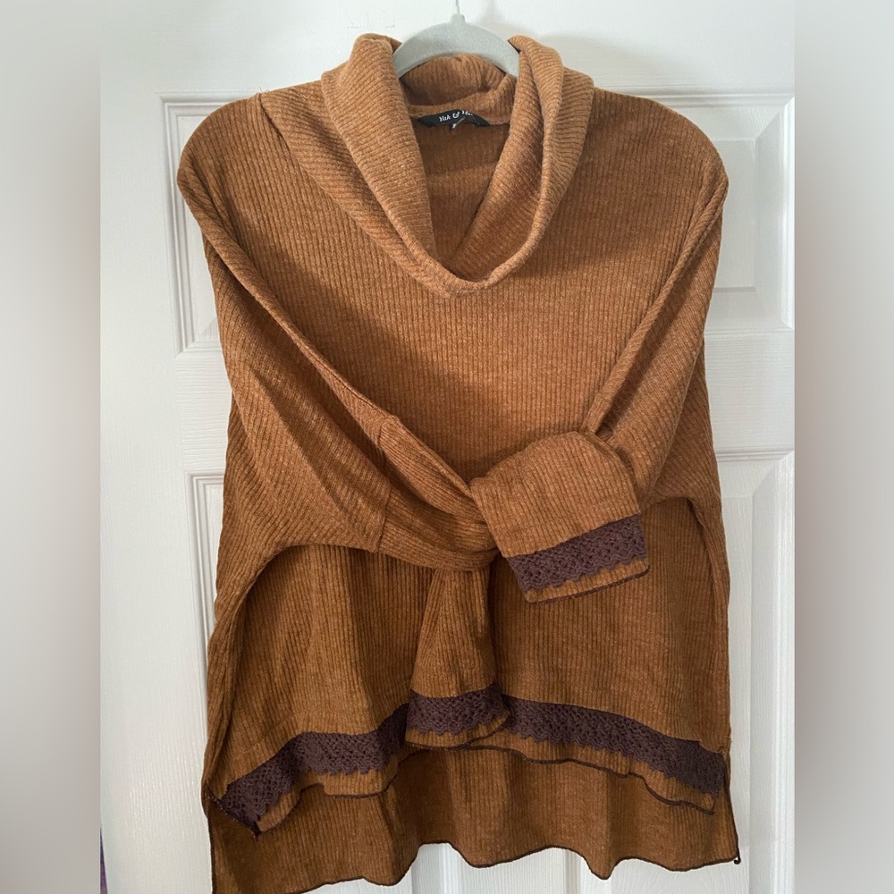 CLEARANCE [Yak & Yeti] Boho Crochet-bordered Thermal/Sweater S/M